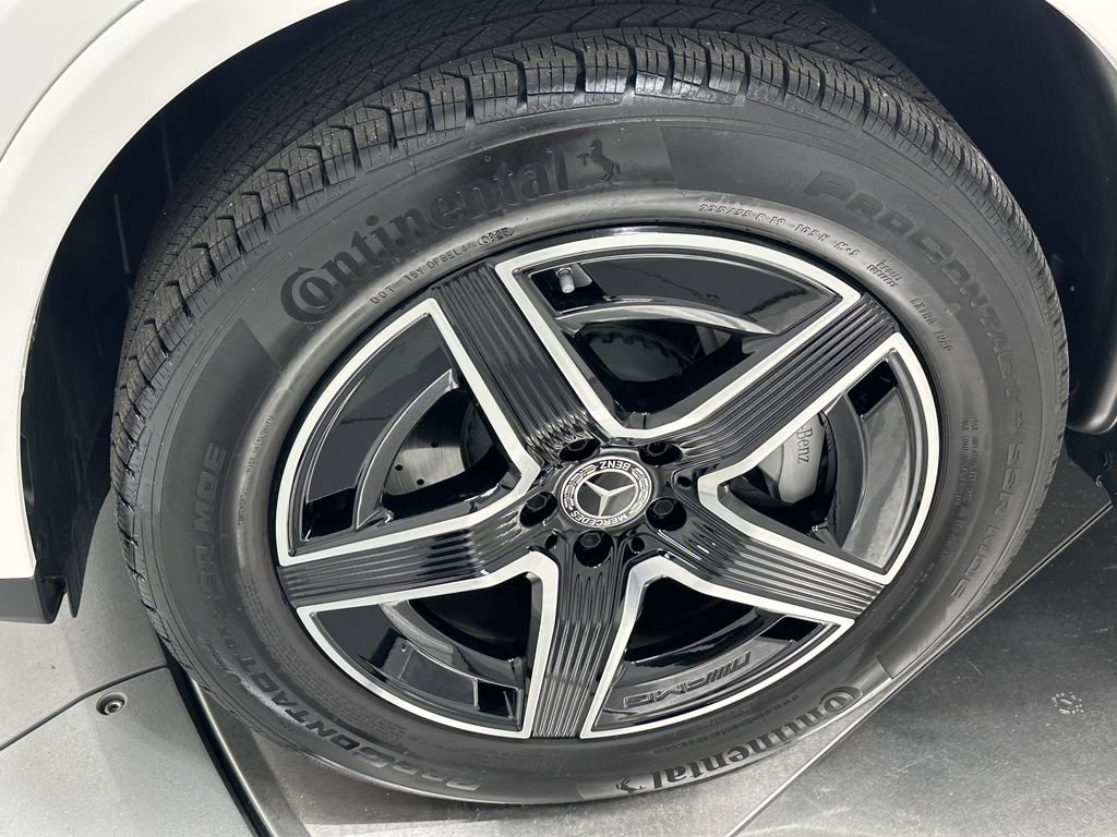 Used 2025 Mercedes-Benz GLC 350e 4MATIC image 14