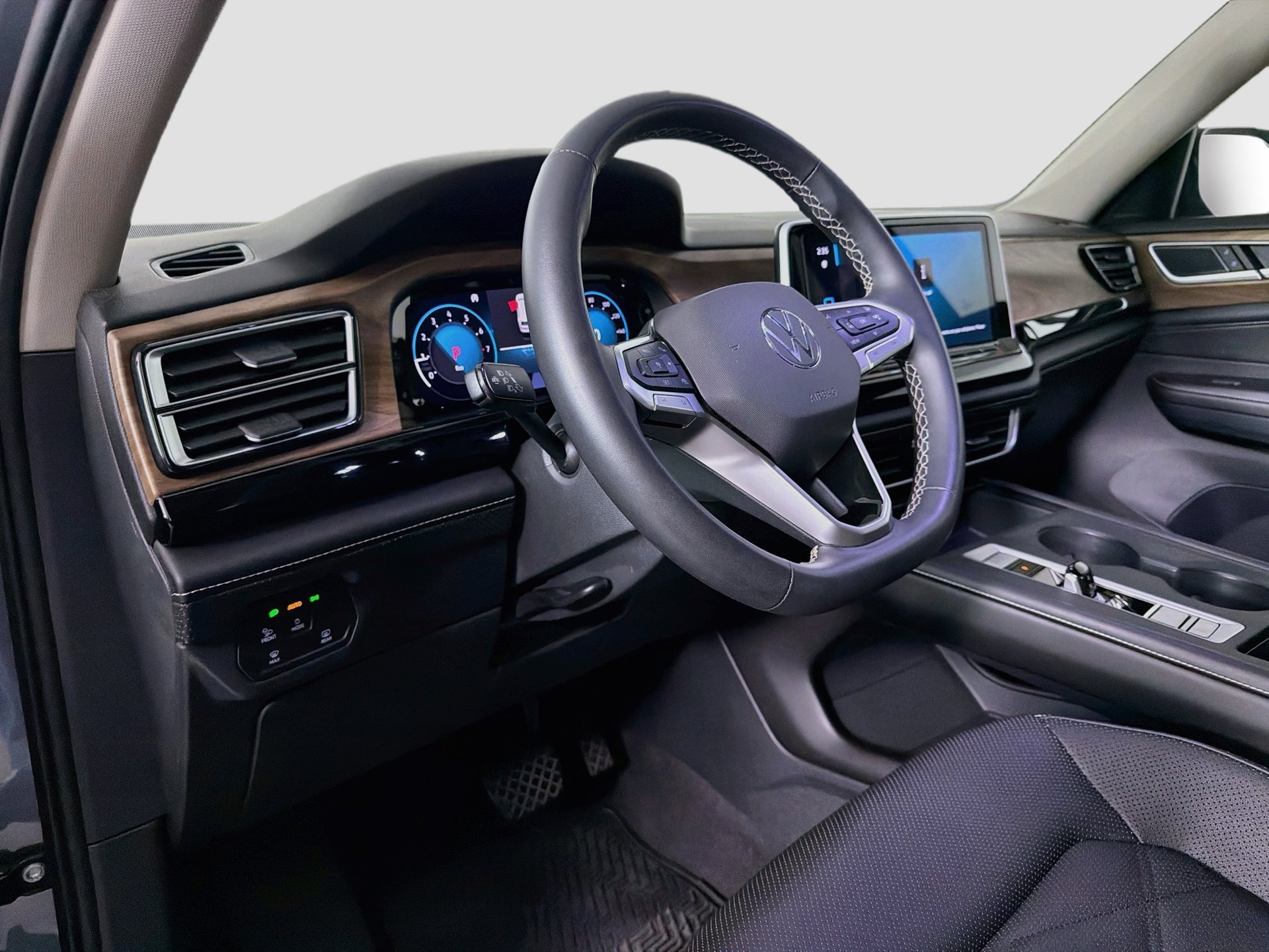 Certified 2024 Volkswagen Atlas SE FWD image 9