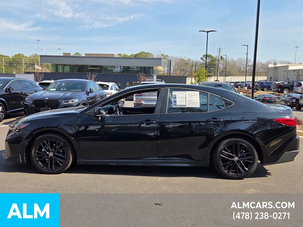 Used 2025 Toyota Camry SE image 2