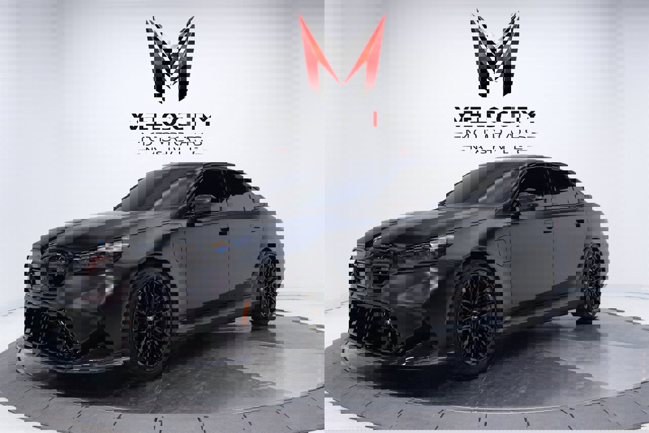 Used 2025 BMW M5 w/ Carbon Package image 2