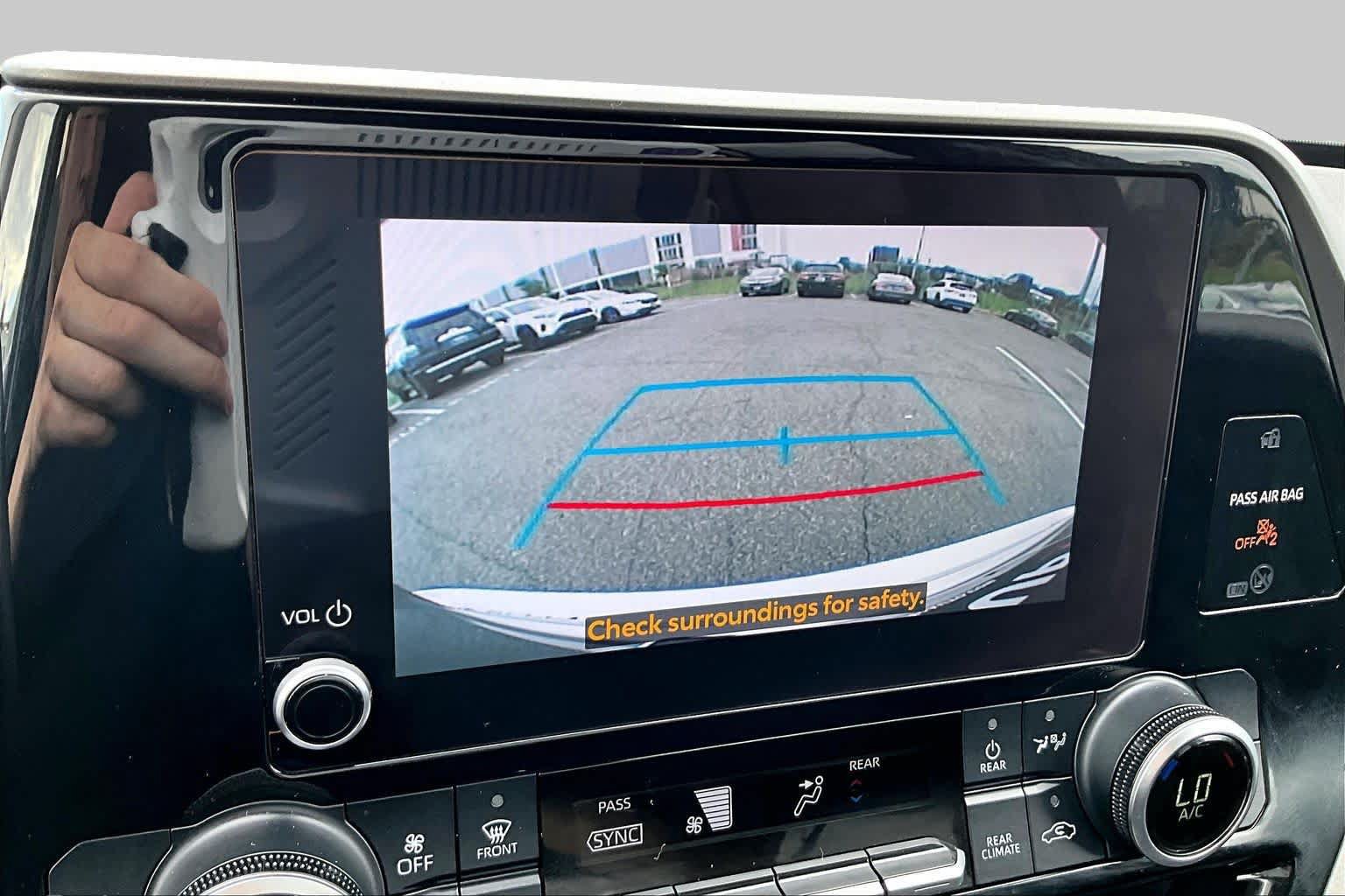 Used 2024 Toyota Highlander LE AWD/4WD image 27
