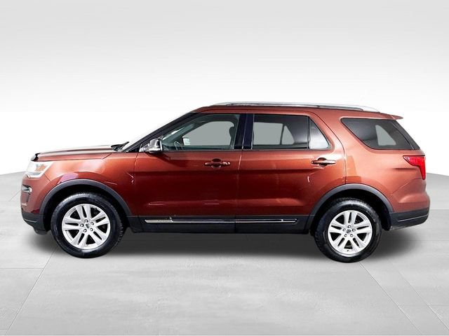 Used 2018 Ford Explorer XLT AWD/4WD image 9