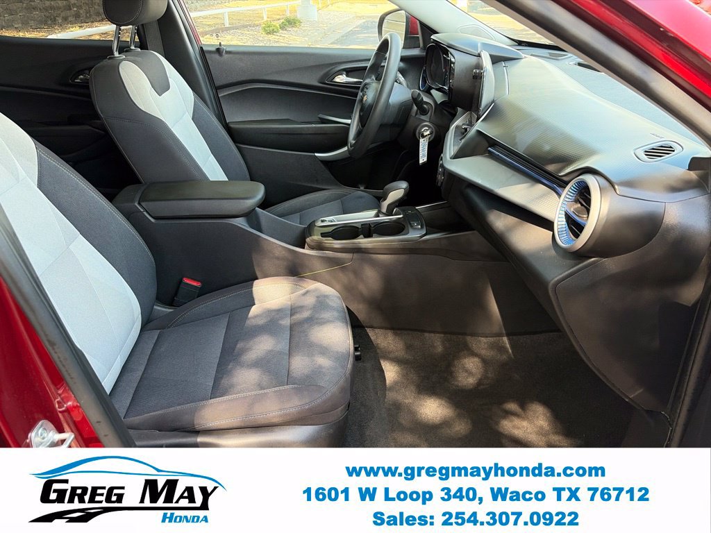 Used 2025 Chevrolet Trax LS w/ LS Convenience Package FWD image 13