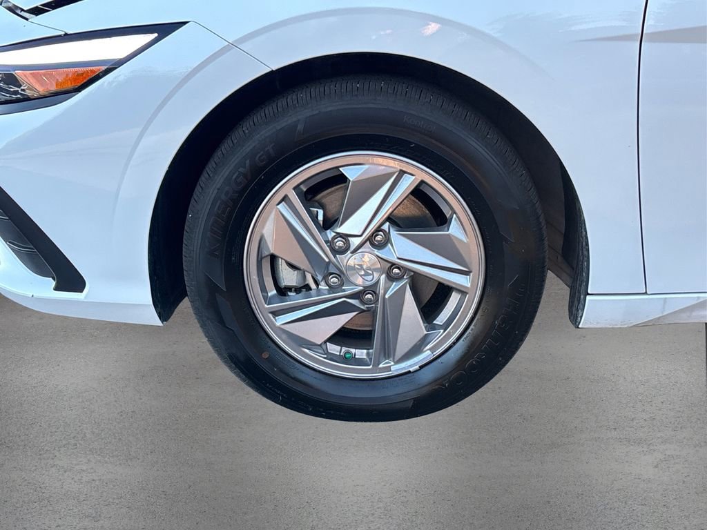 Certified 2025 Hyundai Elantra SE w/ Cargo Package image 14