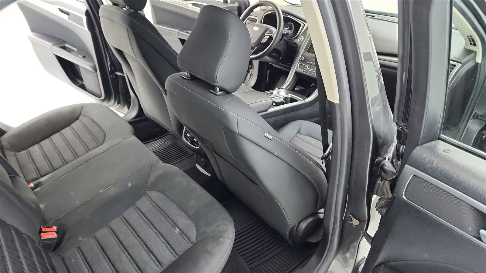 Used 2020 Ford Fusion SE image 45