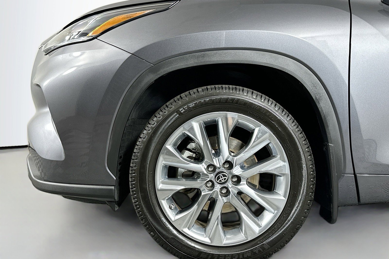 Used 2023 Toyota Highlander Limited image 13