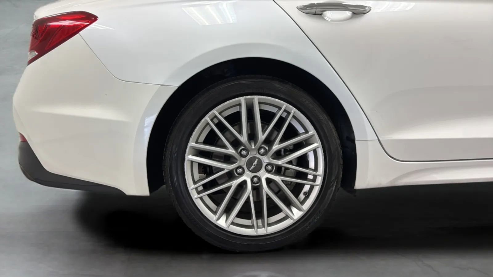 Used 2020 Genesis G70 2.0T RWD image 36