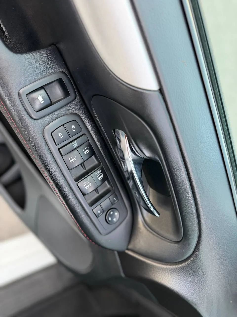 Used 2017 Dodge Grand Caravan GT image 43