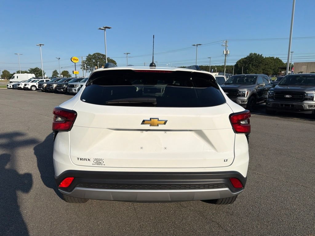 Used 2025 Chevrolet Trax LT FWD image 5
