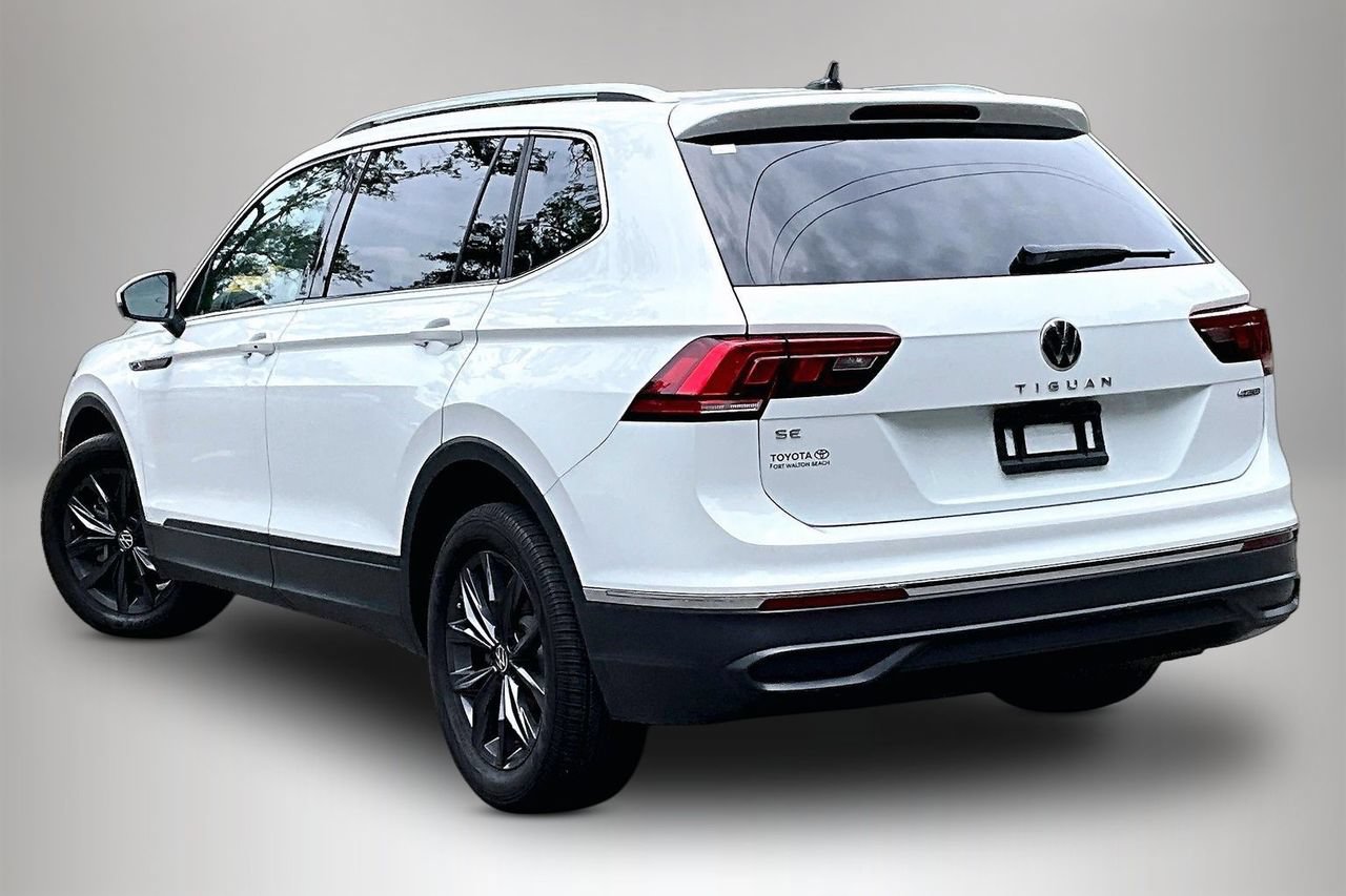 Used 2024 Volkswagen Tiguan SE w/ Panoramic Sunroof Package AWD/4WD image 4