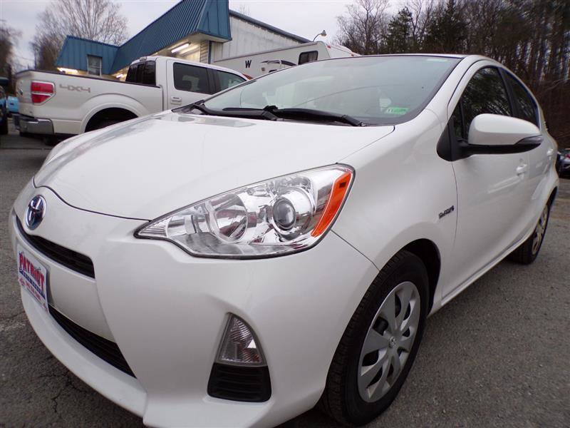 Used 2014 Toyota Prius C One image 3