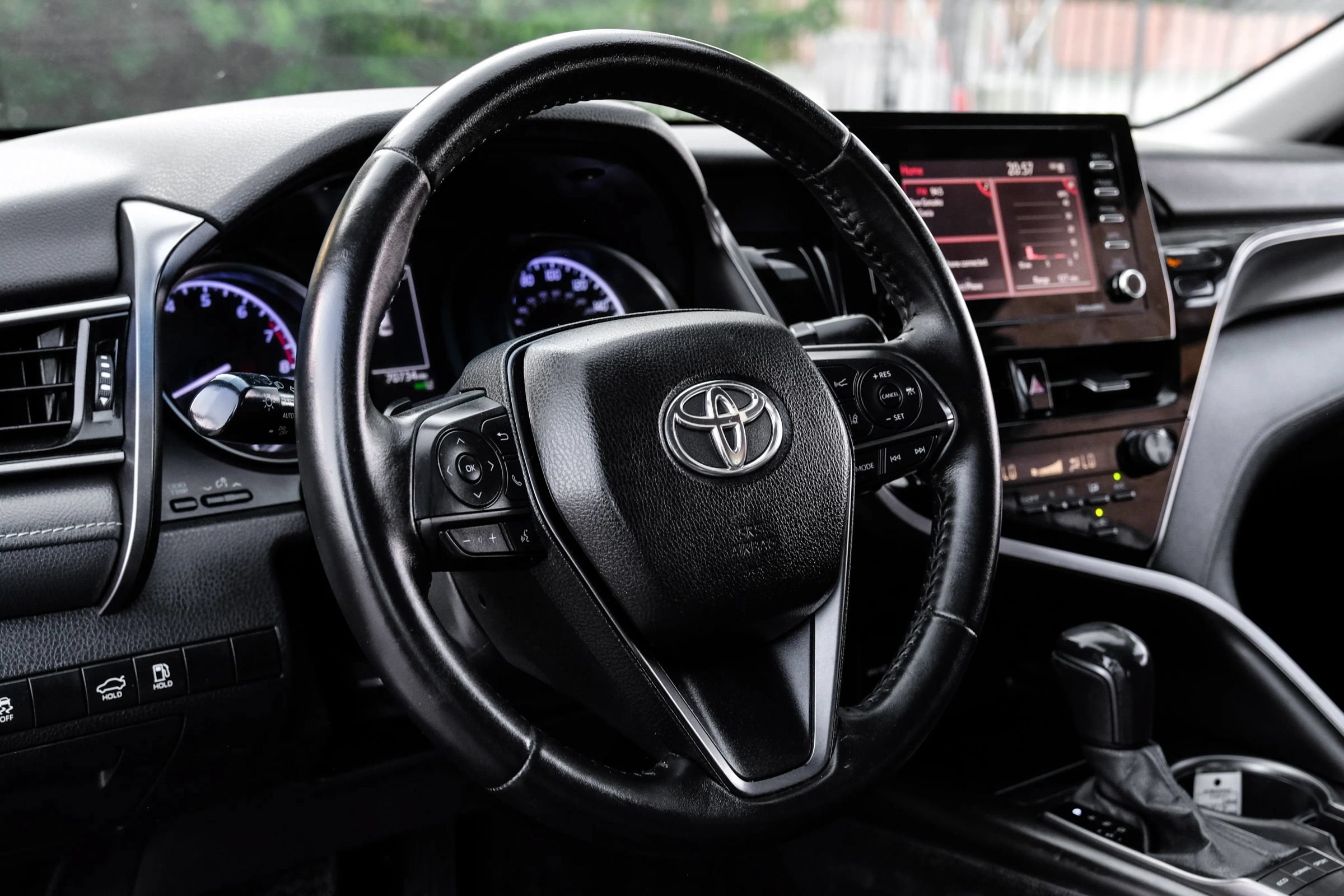 Used 2022 Toyota Camry SE w/ Convenience Package FWD image 17