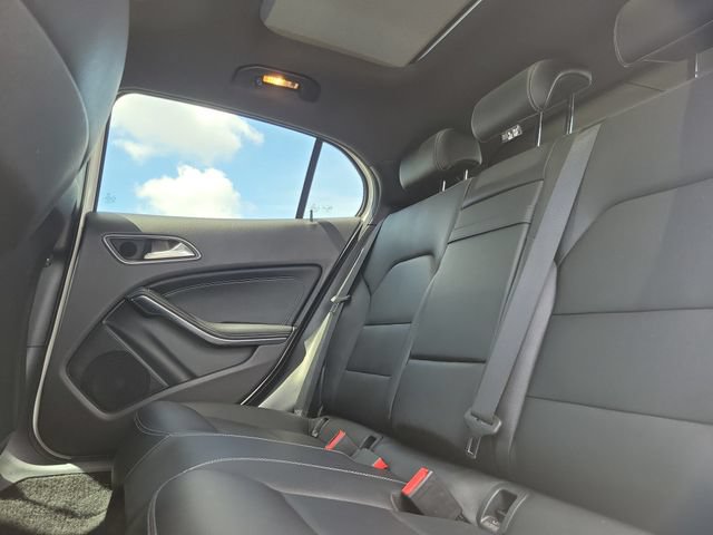 Used 2020 Mercedes-Benz GLA 250 4MATIC w/ Premium Package image 13