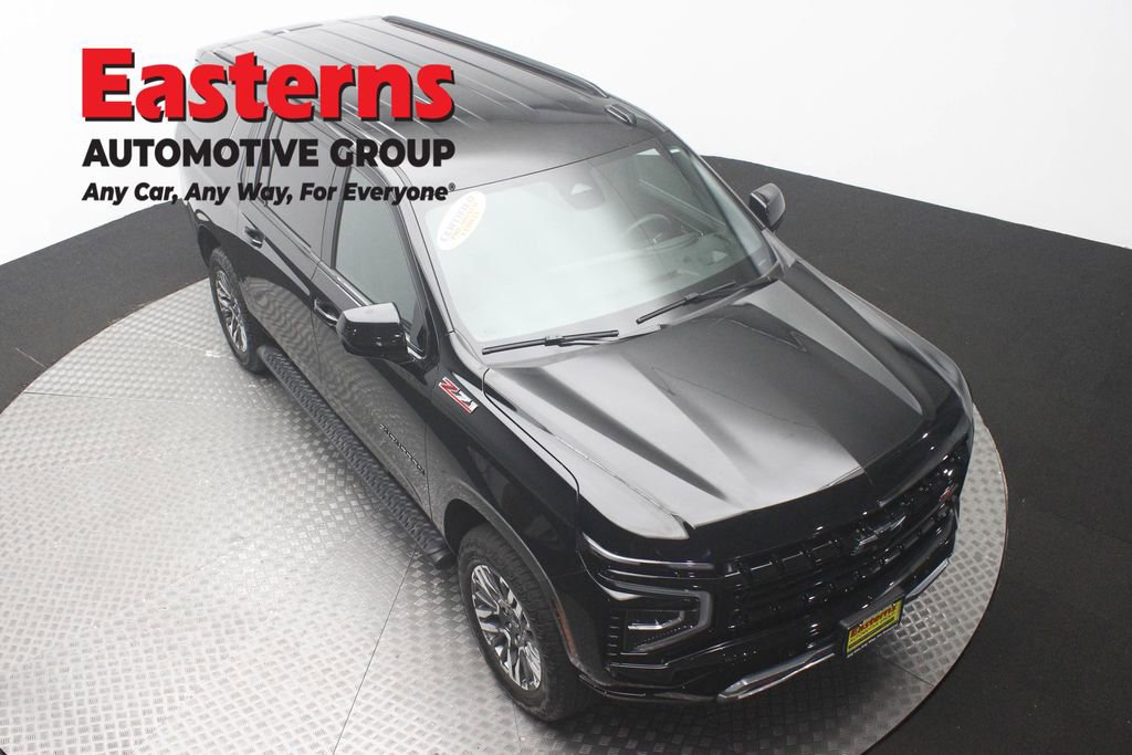 Used 2025 Chevrolet Suburban Z71 AWD/4WD image 3
