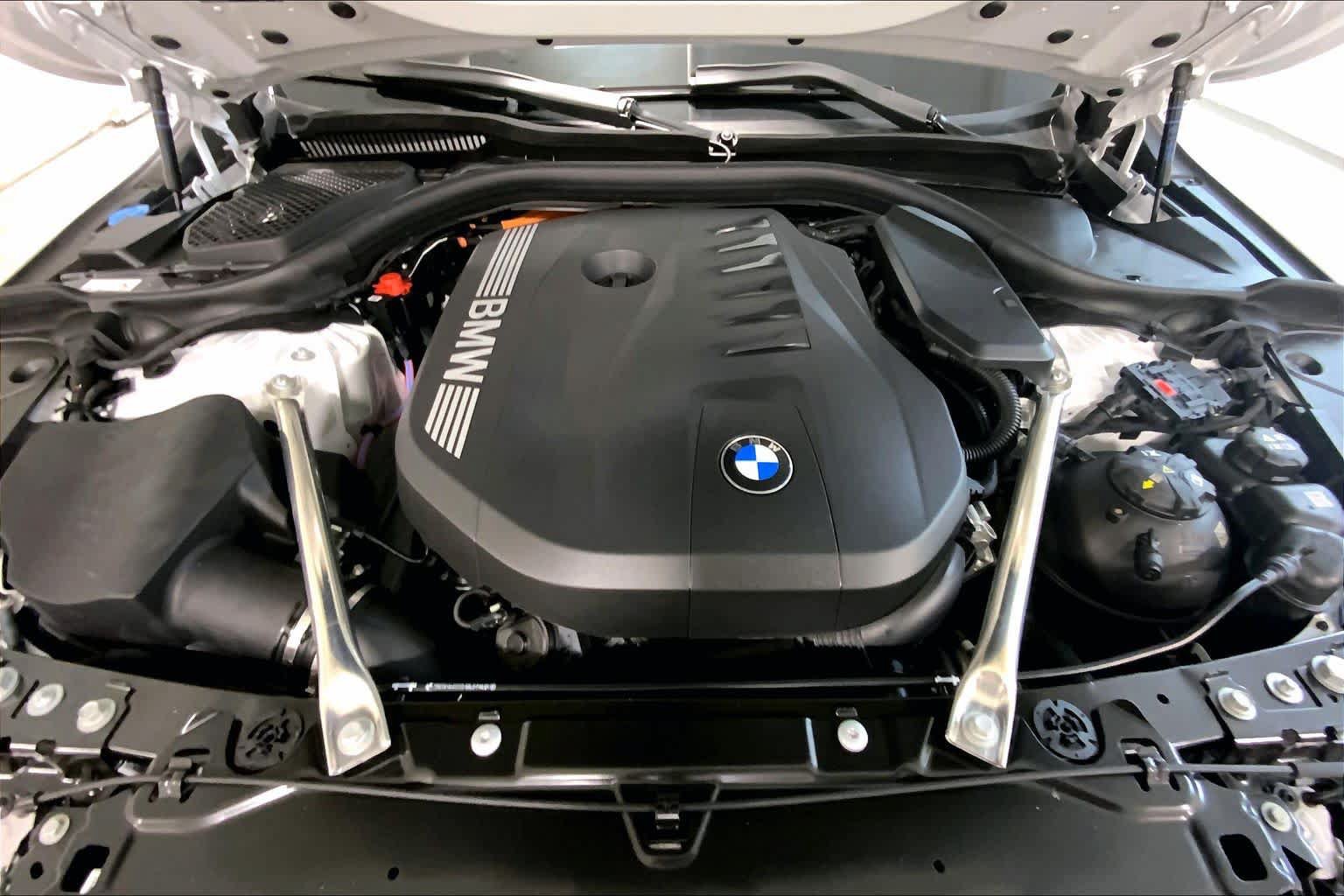 New 2026 BMW 550e xDrive w/ Executive Package AWD/4WD image 16