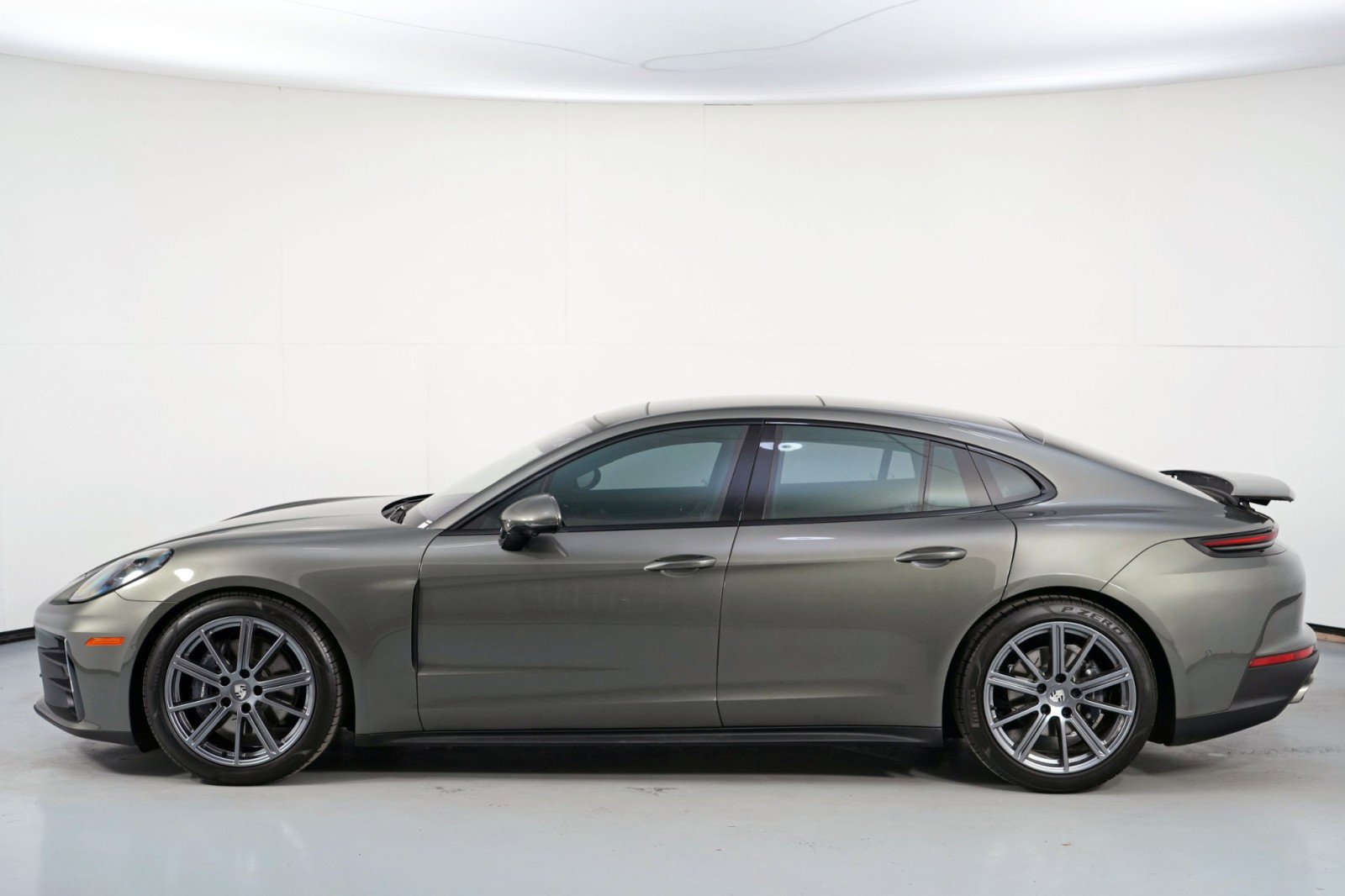 Used 2025 Porsche Panamera w/ Premium Package image 49