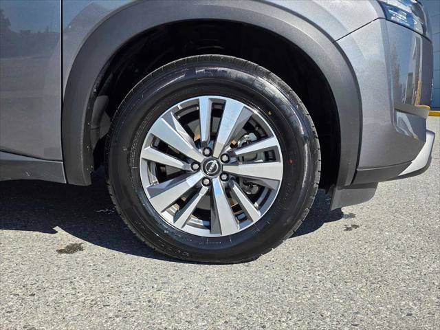 Used 2025 Nissan Pathfinder SL AWD/4WD image 9
