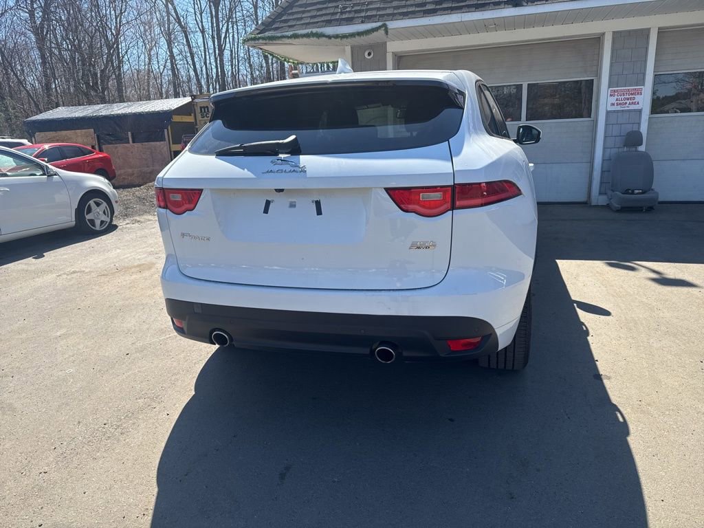 Used 2017 Jaguar F-PACE R-Sport image 14