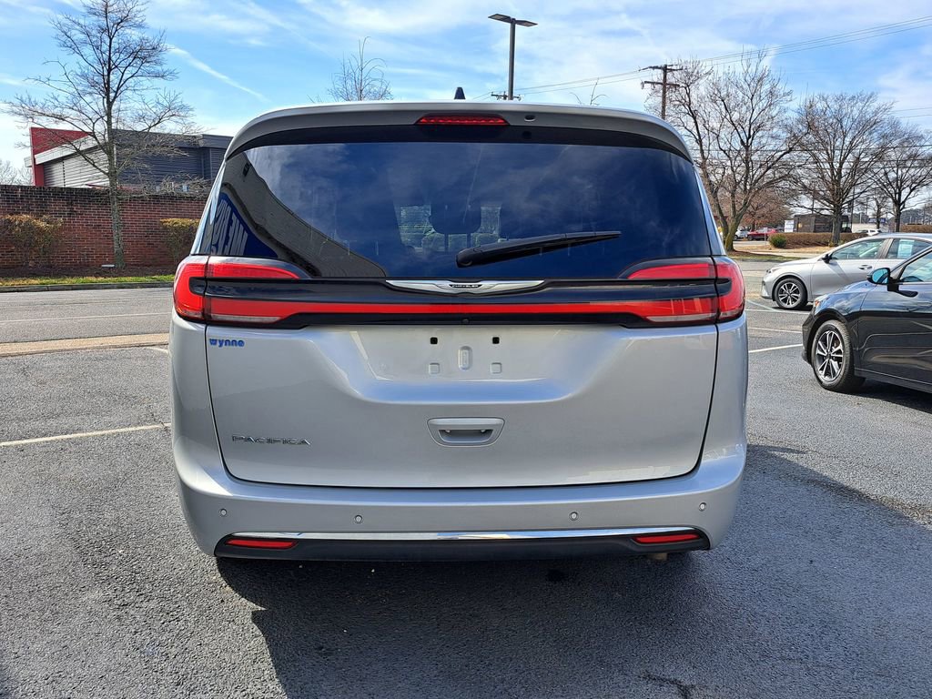 Used 2024 Chrysler Pacifica Touring-L image 5