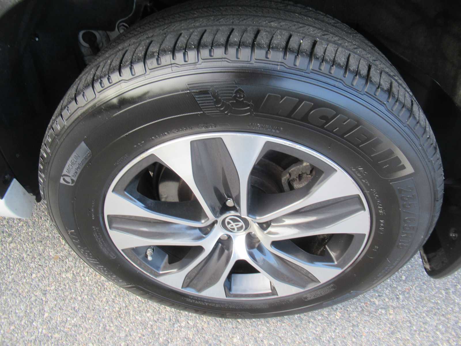 Used 2022 Toyota Highlander XLE image 9