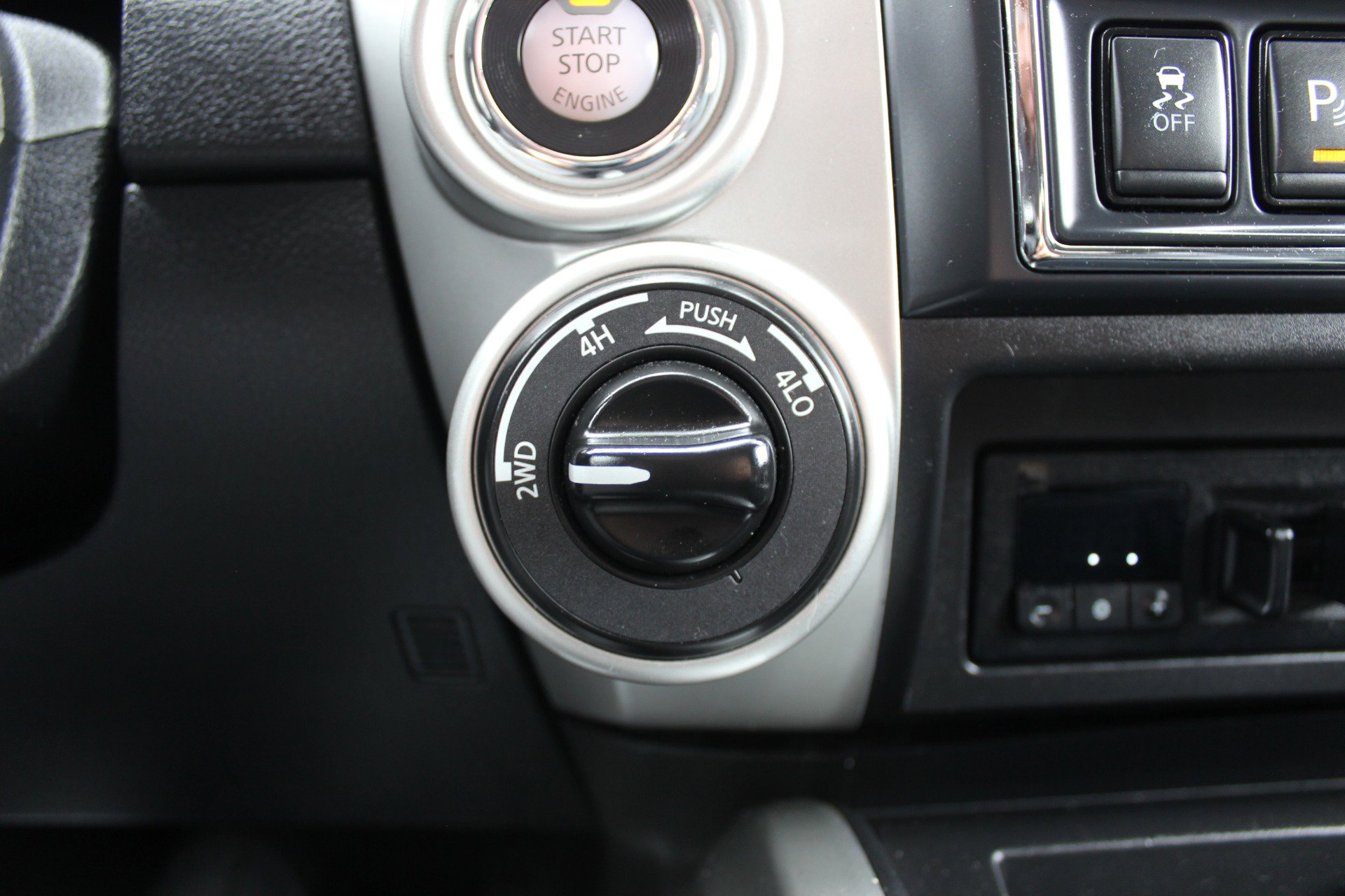 Used 2019 Nissan Titan PRO-4X w/ Pro-4x Utility Package image 28