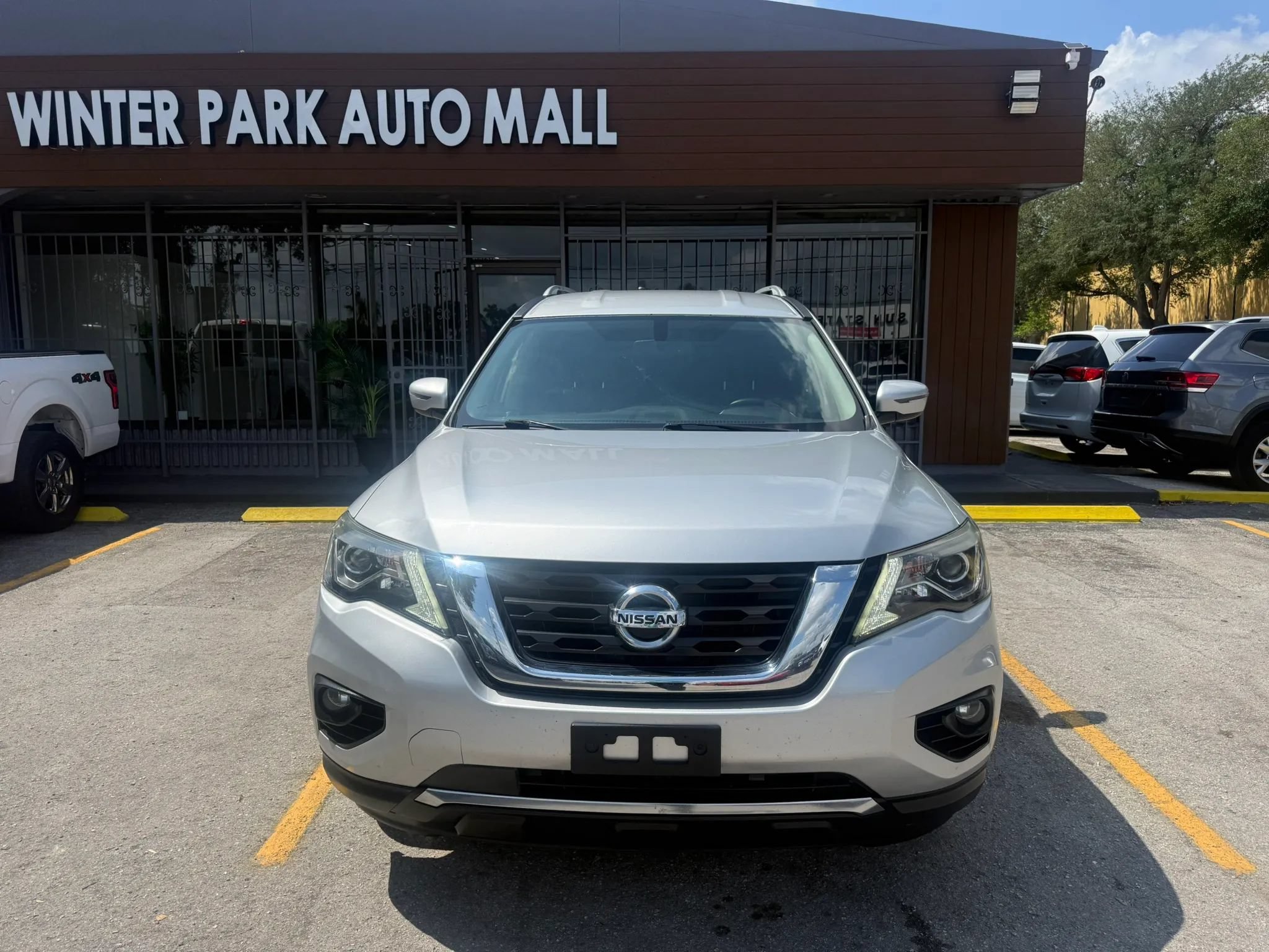 Used 2019 Nissan Pathfinder SV AWD/4WD image 2