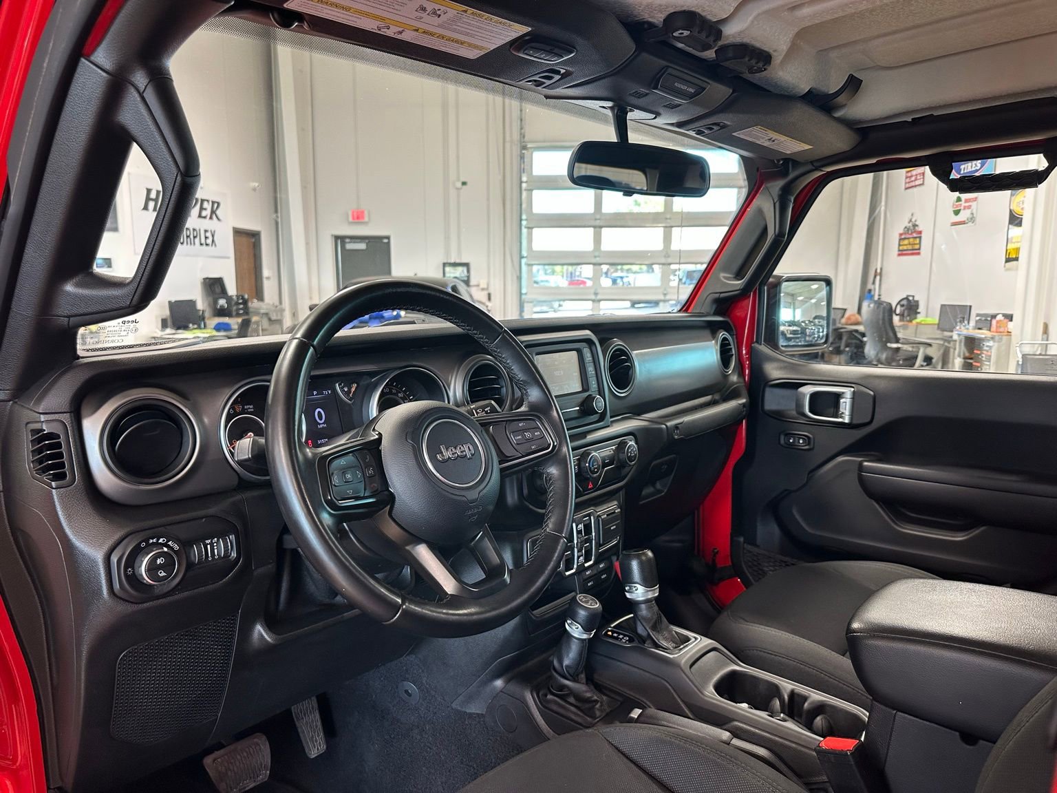 Used 2021 Jeep Gladiator Willys image 12