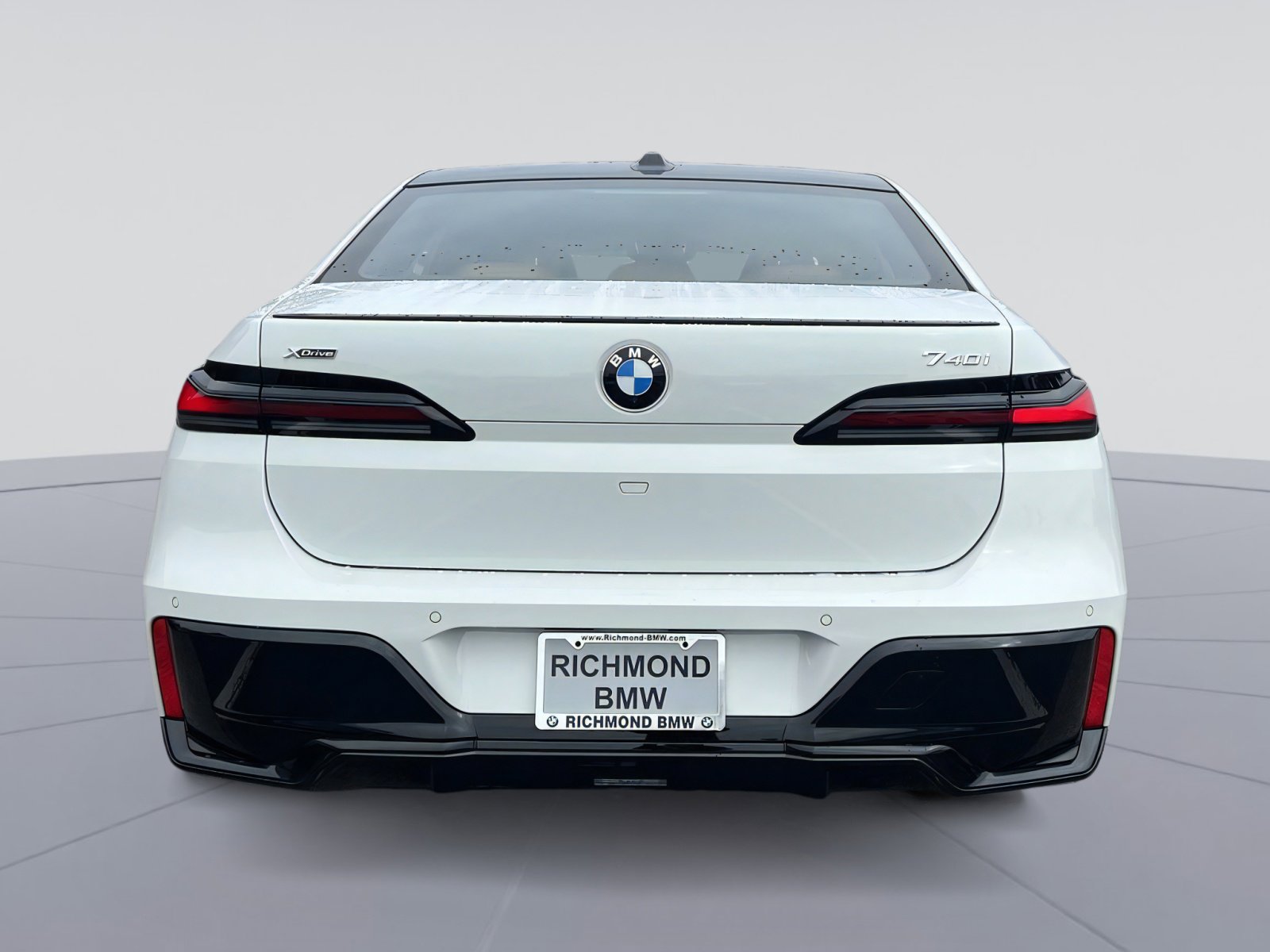 New 2026 BMW 740i xDrive w/ Premium Package AWD/4WD image 4