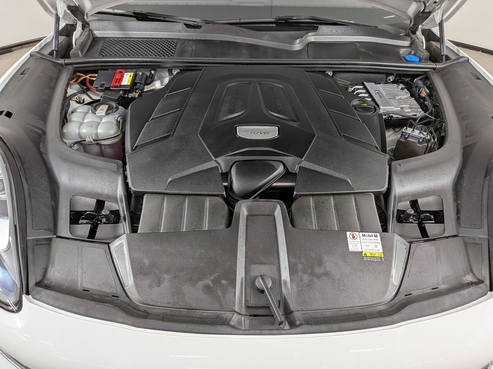 Certified 2021 Porsche Cayenne AWD/4WD image 21