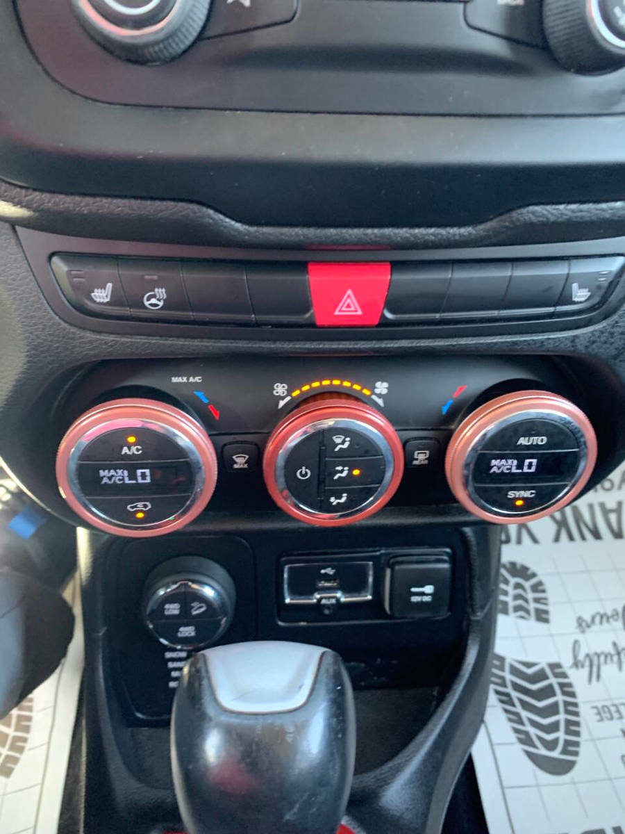 Used 2015 Jeep Renegade Trailhawk w/ Premium Leather Group AWD/4WD image 16