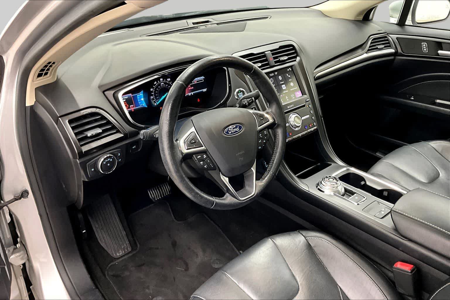Used 2019 Ford Fusion Titanium FWD image 17