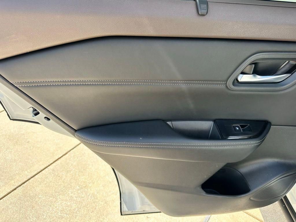 Used 2023 Nissan Rogue SL w/ SL Premium Package FWD image 22