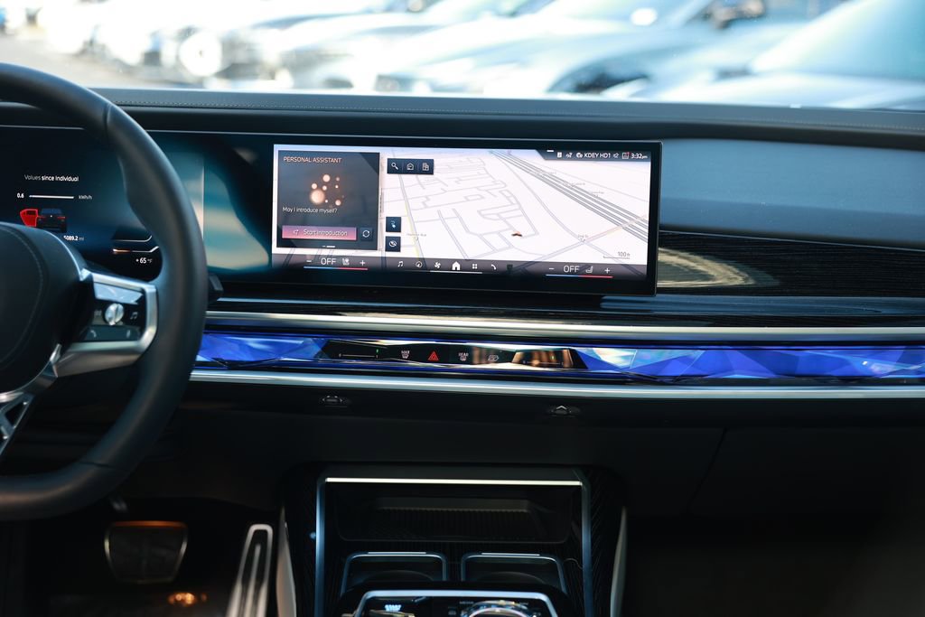 Used 2025 BMW i7 xDrive60 w/ Executive Package image 30