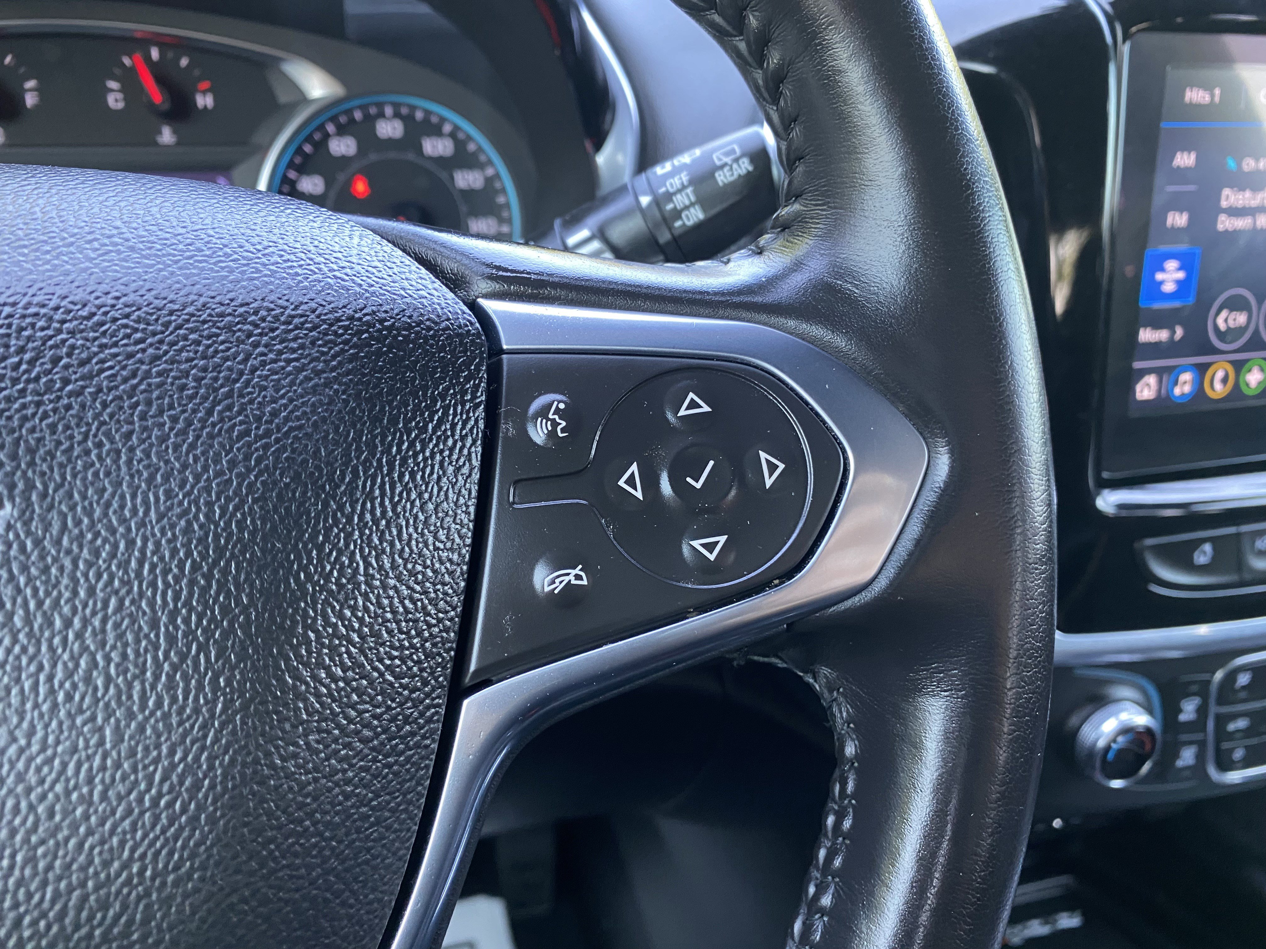 Used 2022 Chevrolet Traverse LT FWD image 20