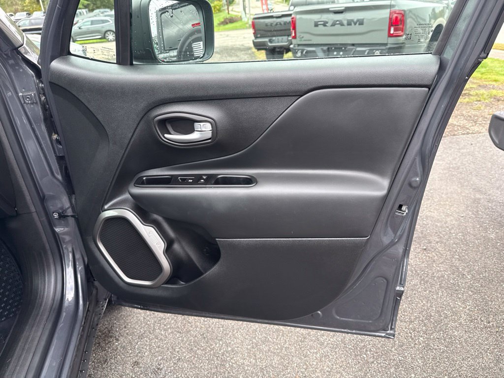 Certified 2023 Jeep Renegade Latitude AWD/4WD image 28