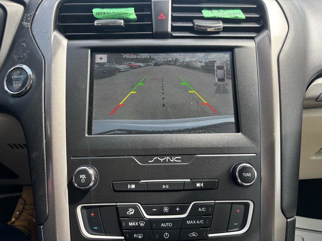 Used 2019 Ford Fusion SE FWD image 20