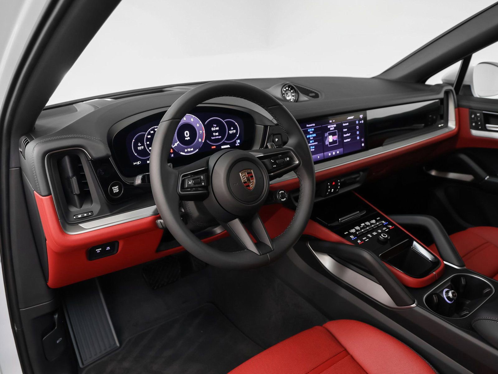 Certified 2025 Porsche Cayenne Coupe AWD/4WD image 4