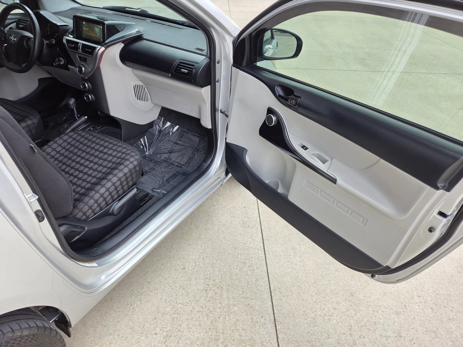 Used 2012 Scion iQ w/ Rear Speaker Pkg FWD image 18