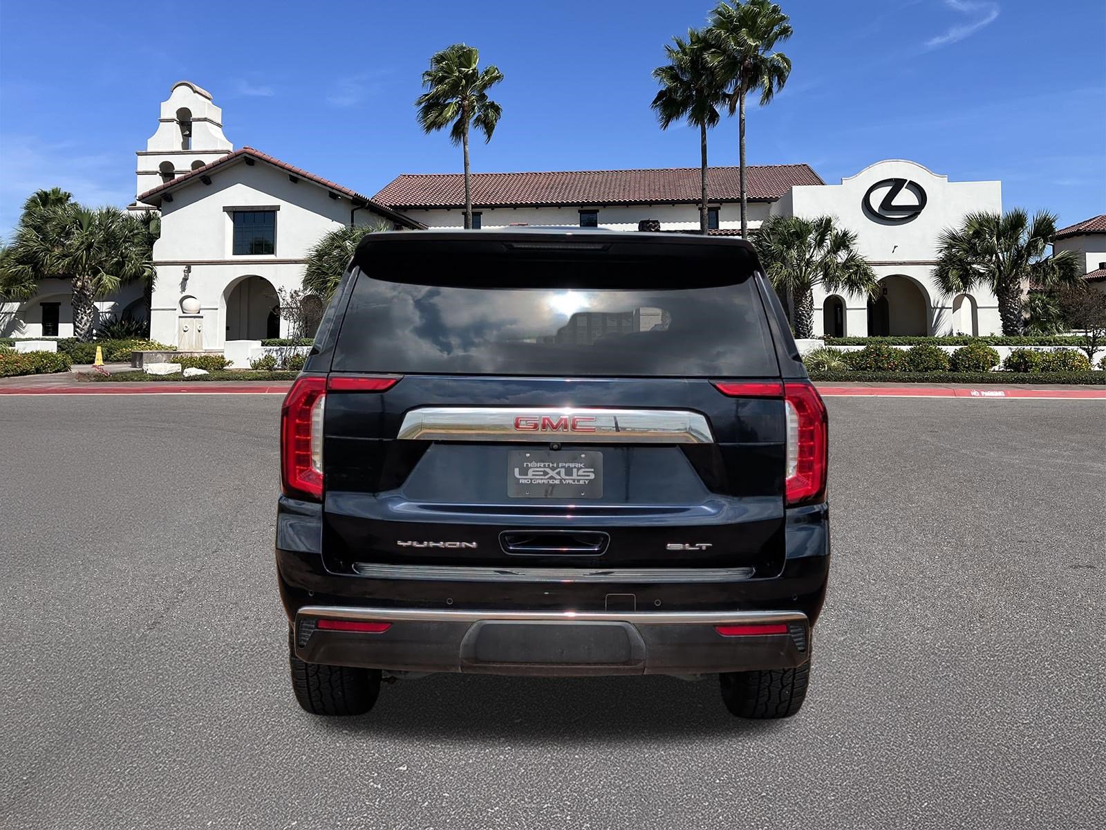 Used 2021 GMC Yukon SLT RWD image 3