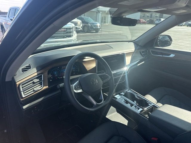 Used 2024 Volkswagen Atlas SE image 11