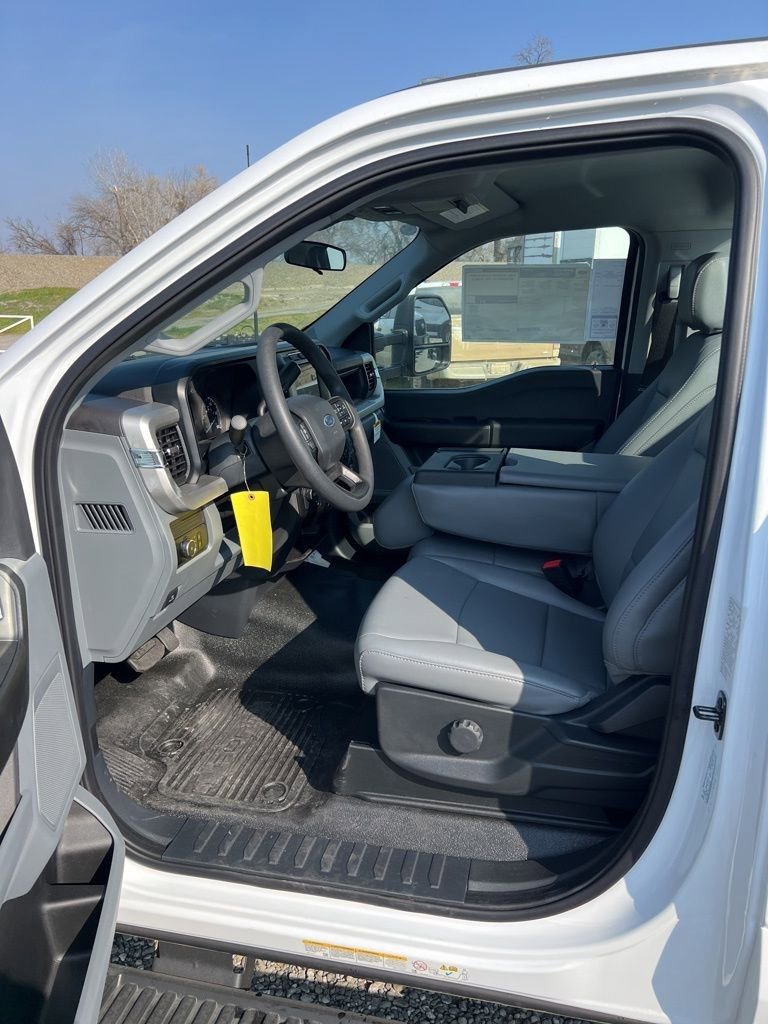 New 2024 Ford F550 4x4 Regular Cab Super Duty image 10