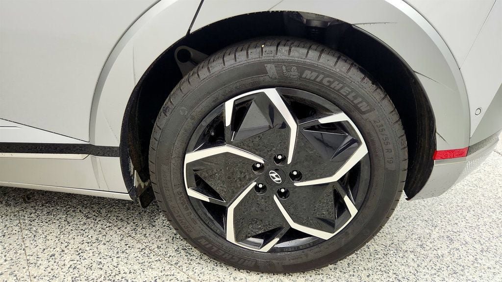 Used 2024 Hyundai Ioniq 5 Limited RWD image 9