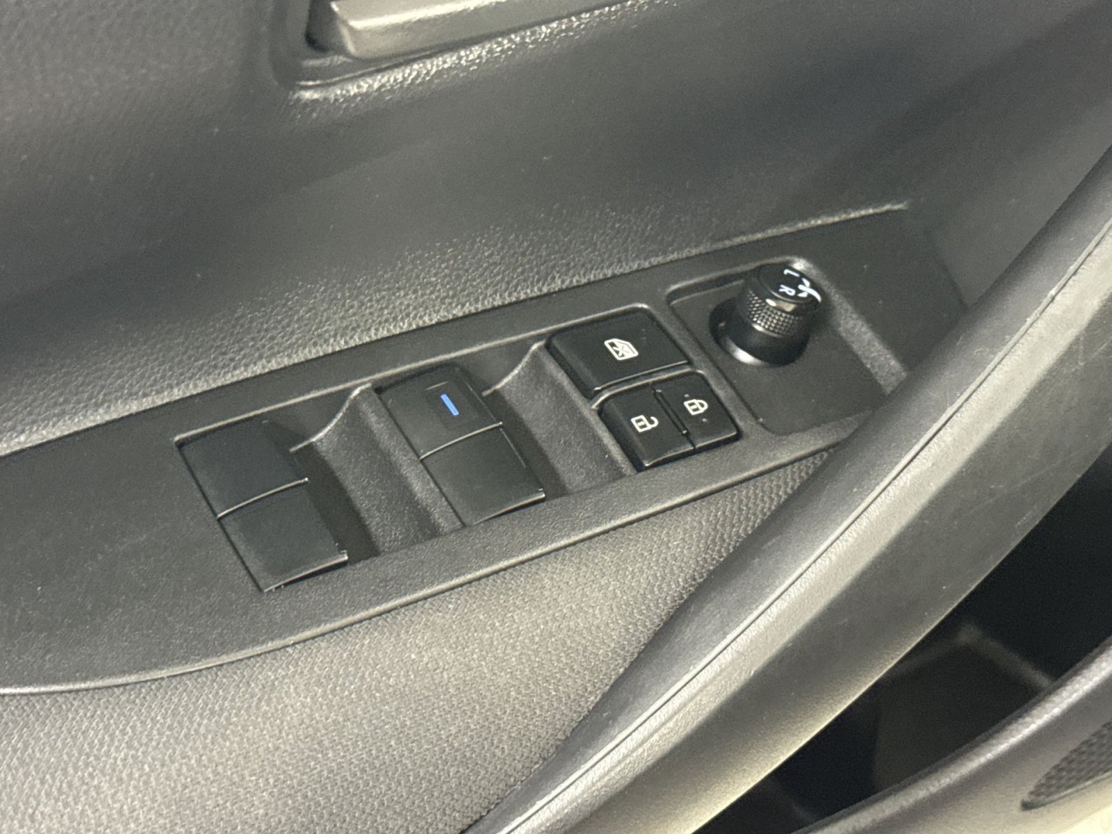Used 2022 Toyota Corolla LE FWD image 27