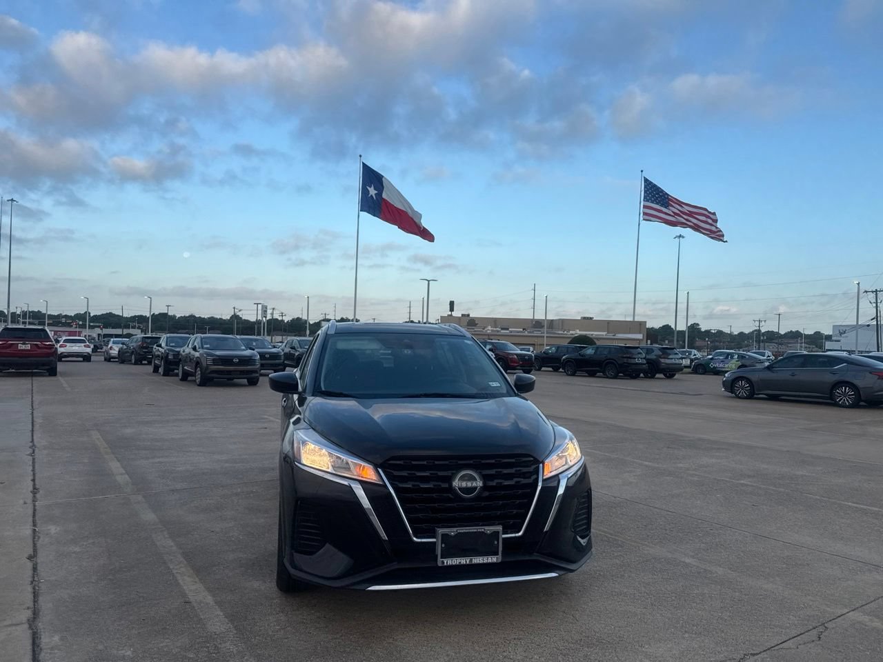 Certified 2023 Nissan Kicks SV FWD image 4