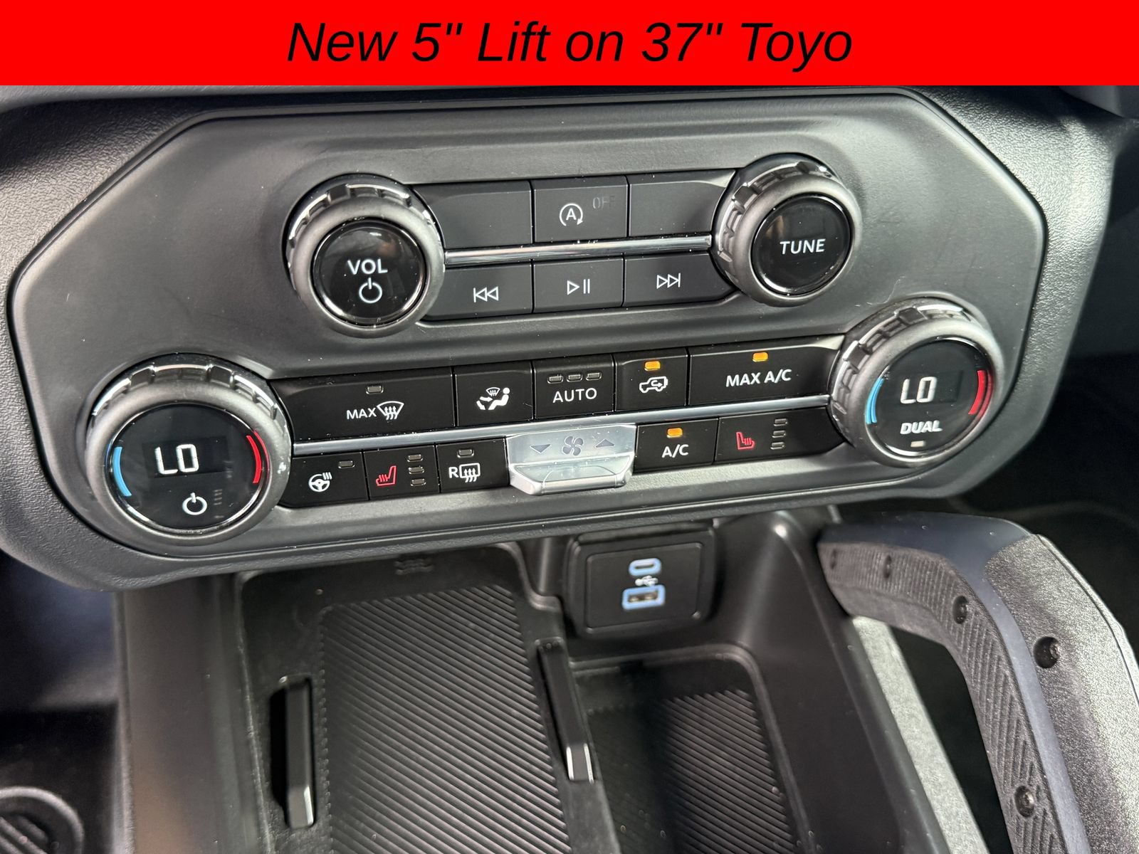 Used 2025 Ford Bronco Badlands AWD/4WD image 27