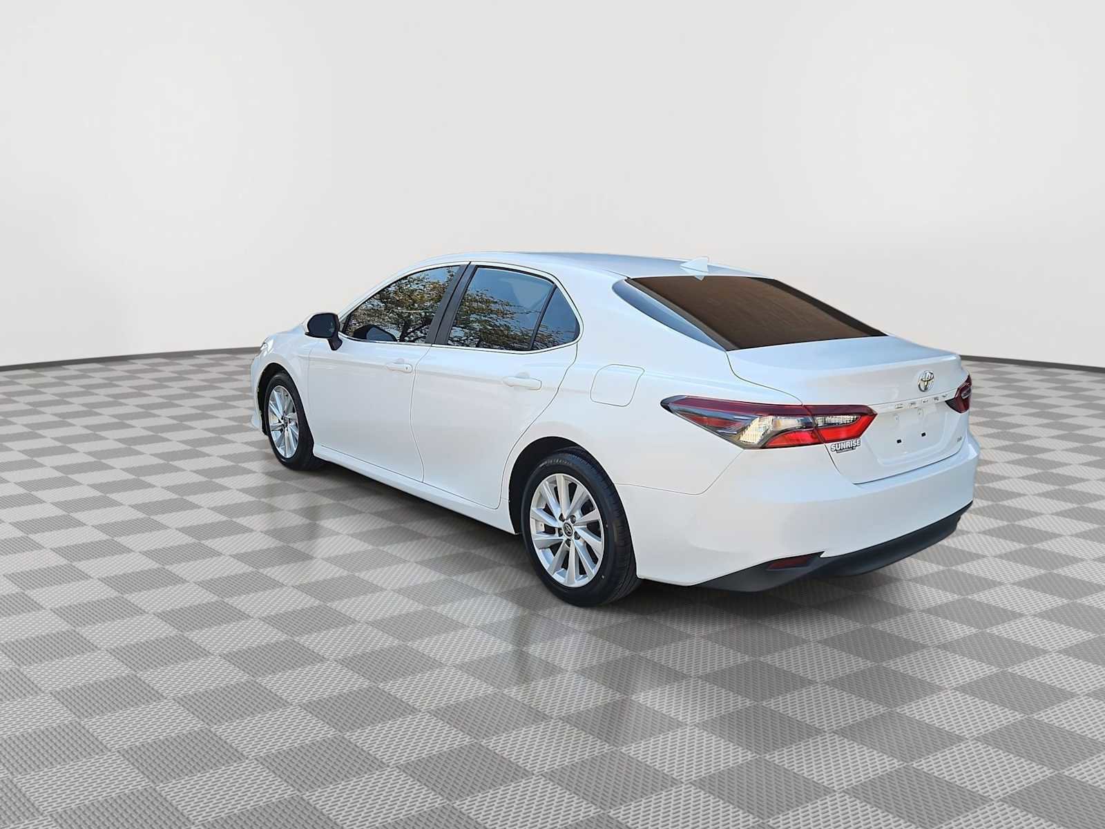 Used 2022 Toyota Camry LE image 6