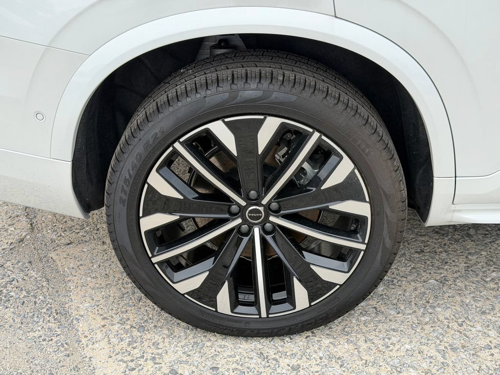 New 2026 Volvo XC90 B6 Plus w/ Protection Package Premier AWD/4WD image 6