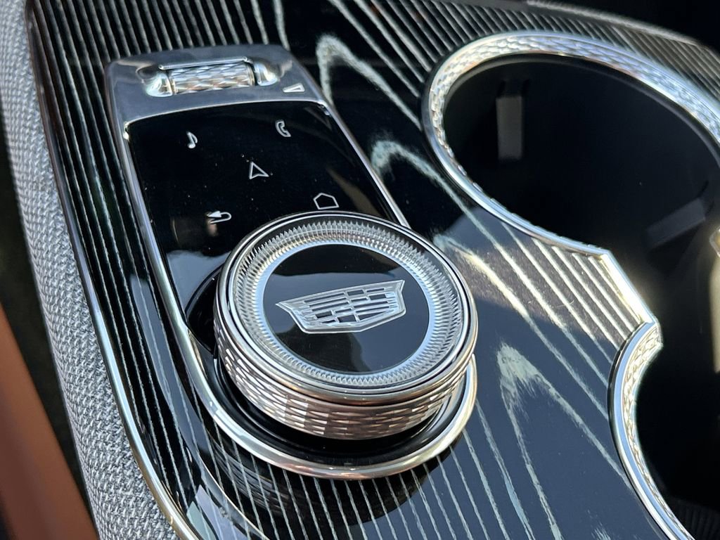 New 2026 Cadillac Optiq Luxury 2 image 24