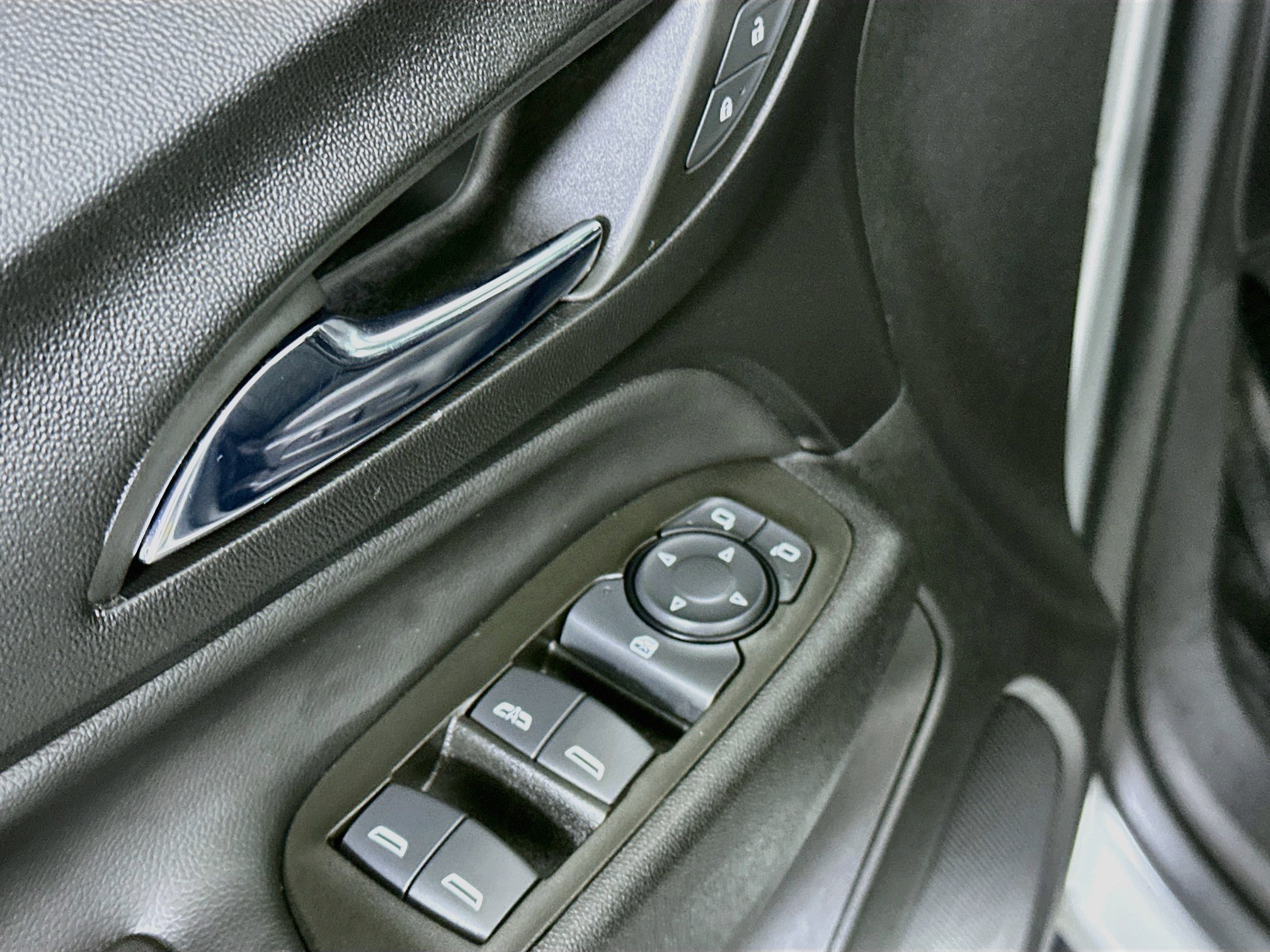 Used 2022 Chevrolet Equinox LT w/ LPO, Floor Liner Package FWD image 15