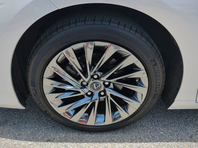 Certified 2024 Lexus ES 350 w/ Technology Package FWD image 11